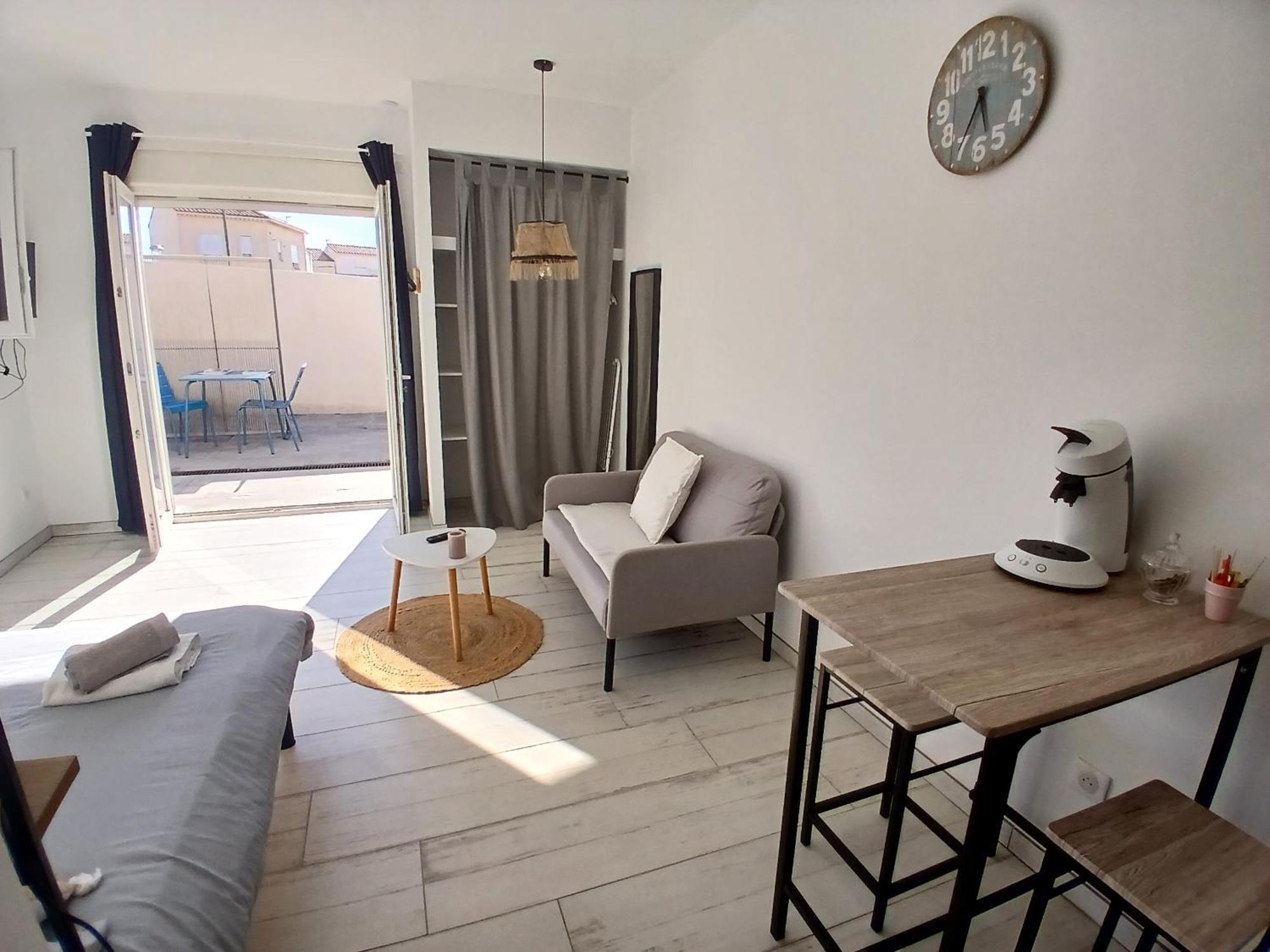 Maison Basalte Agde Bagian luar foto