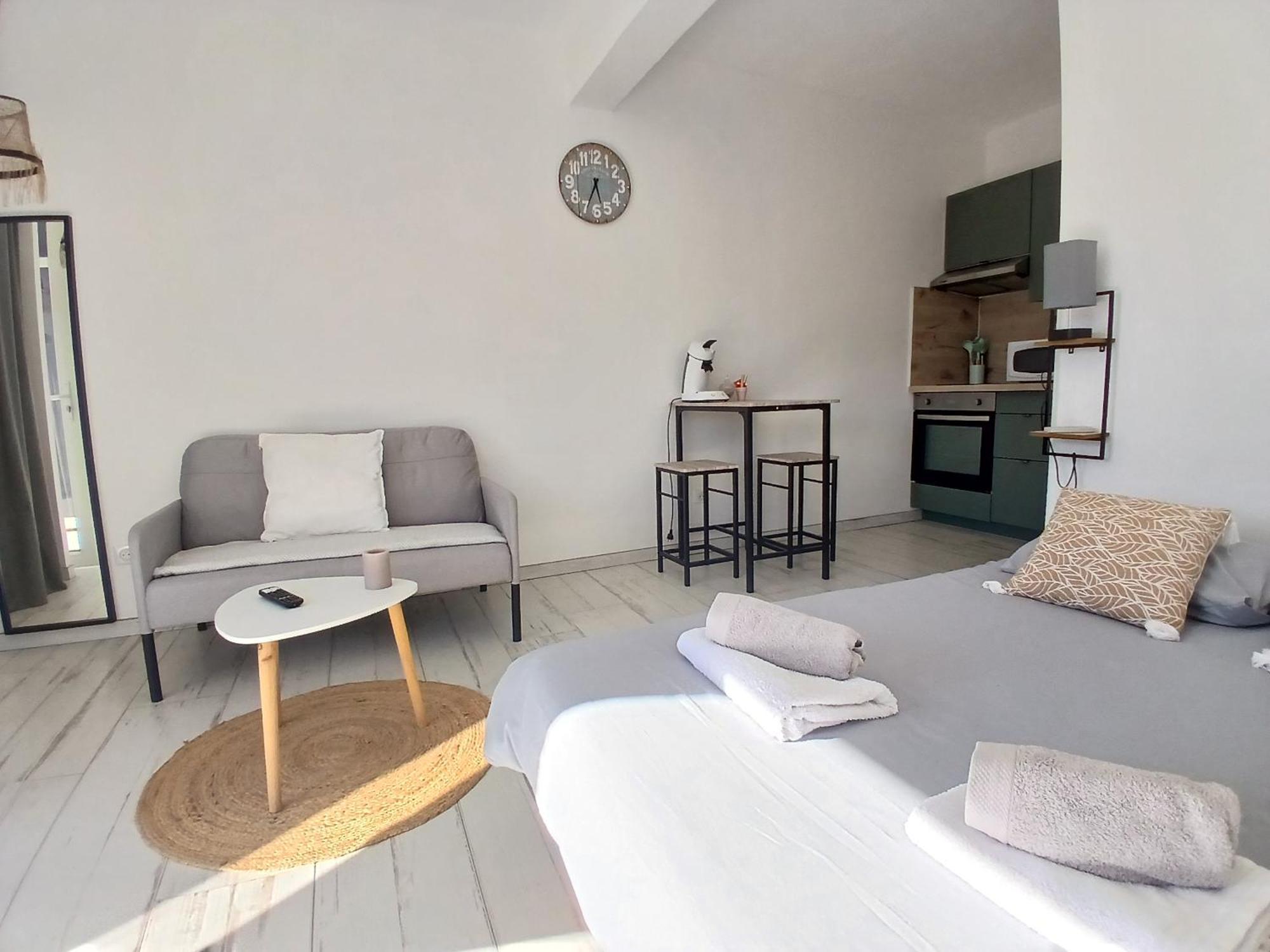 Maison Basalte Agde Bagian luar foto